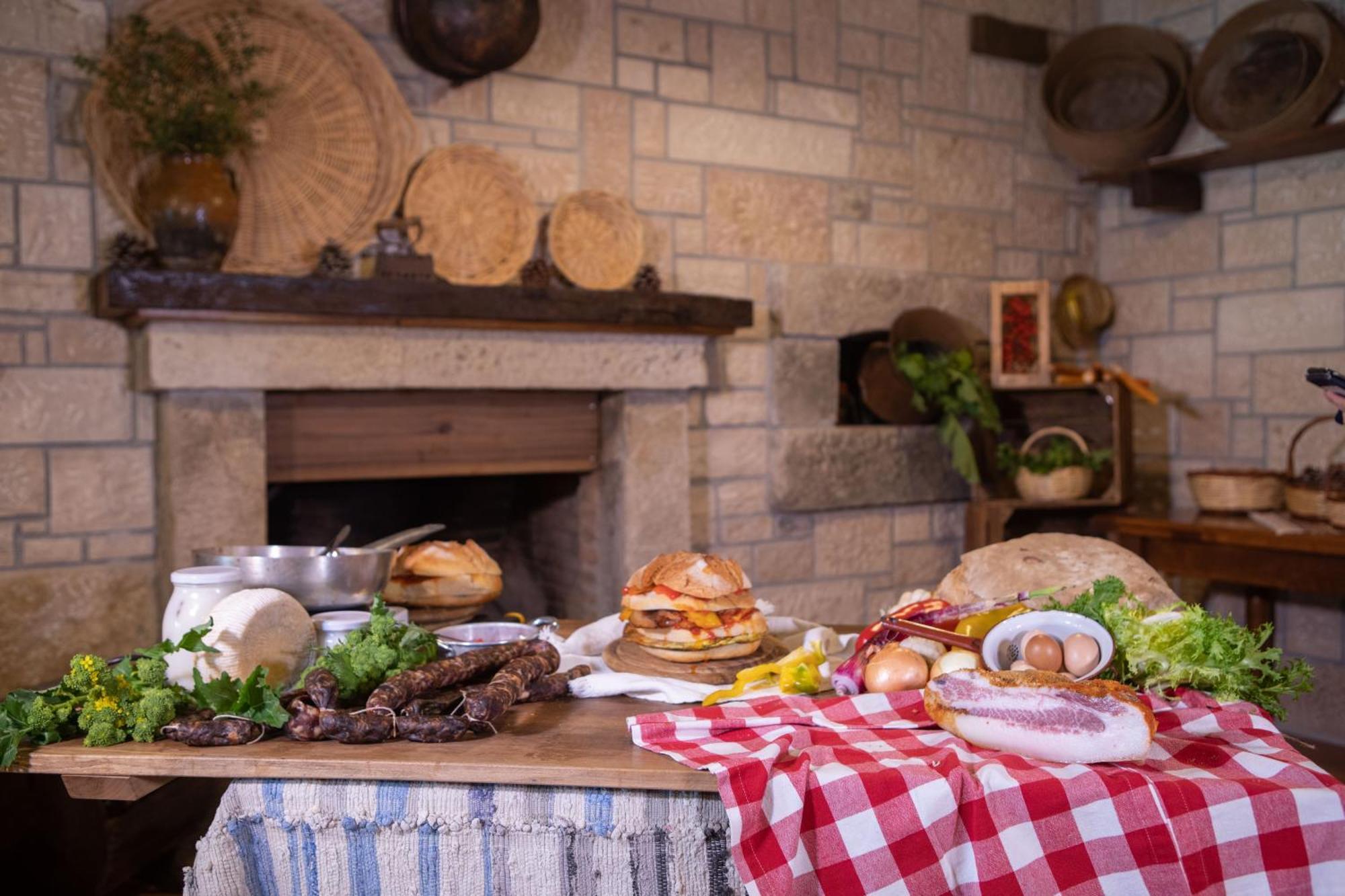 Agriturismo Terra E Sapori Campodipietra Bagian luar foto
